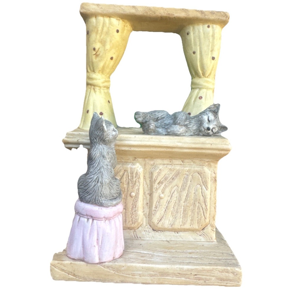 Vintage Mann Two Kitty Cats by Window Porcelain Music‎ Box